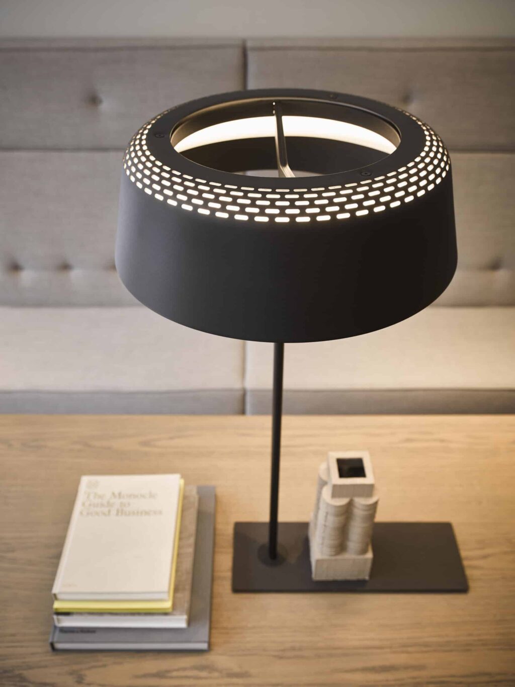 Hollands-Licht_Ring-T1_Ernst-Koning_black_1_HR-scaled-1.jpg